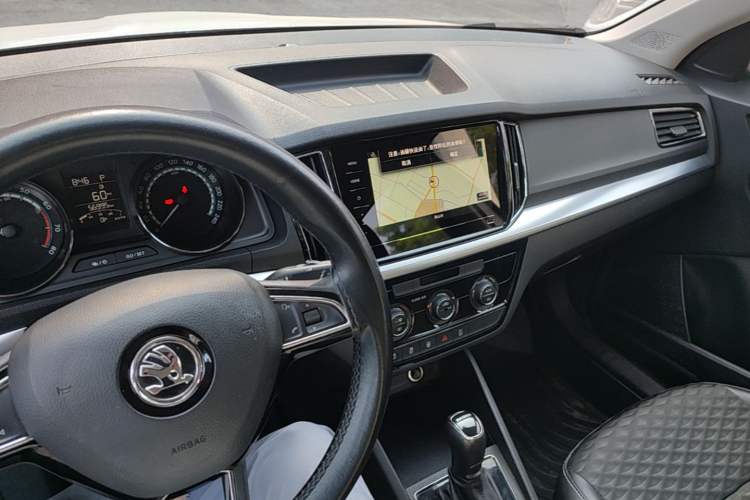 Used Skoda Kamiq 2020 1.5L Automatic Comfort Edition Center Console