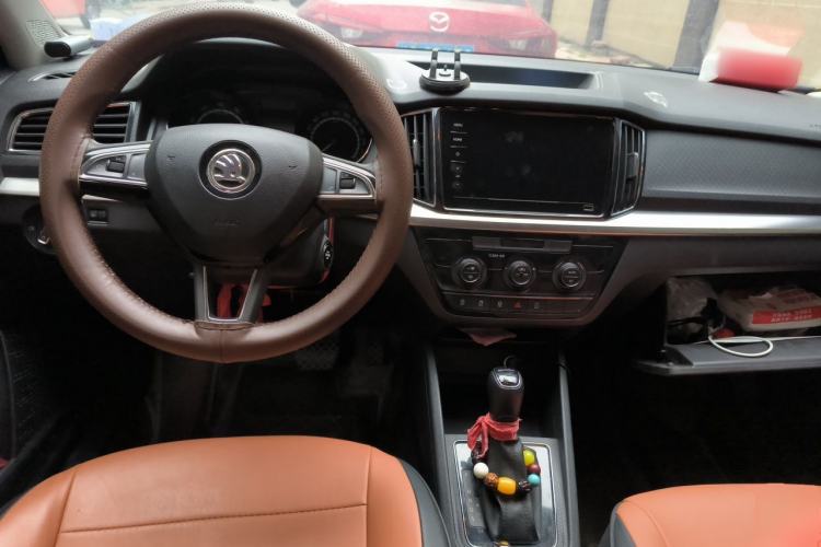 Used Skoda Kamiq 2020 1.5L Automatic Comfort Edition Center Console
