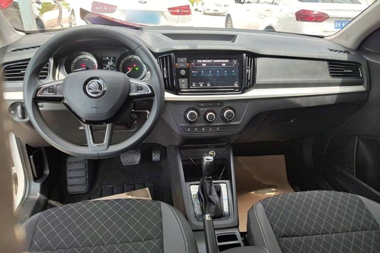 Used Skoda Kamiq 2020 1.5L Automatic Standard Edition Center Console
