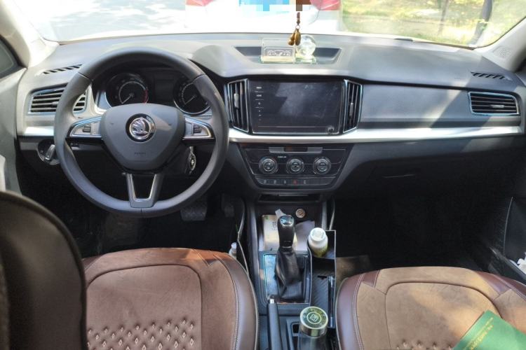 Used Skoda Kamiq 2020 1.5L Automatic Comfort Edition Center Console