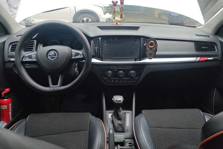 Used Skoda Kamiq 2020 Facelifted GT TSI 230 DSG Flagship Edition China VI Standard Center Console
