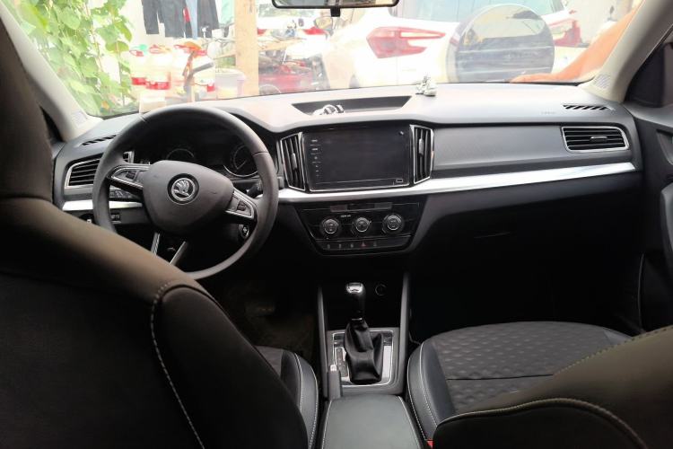 Used Skoda Kamiq 2020 1.5L Automatic Comfort Edition Center Console