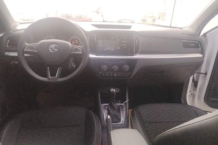 Used Skoda Kamiq 2020 1.5L Automatic Comfort Edition Center Console