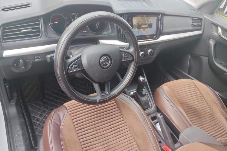 Used Skoda Kamiq 2020 1.5L Automatic Standard Edition Center Console