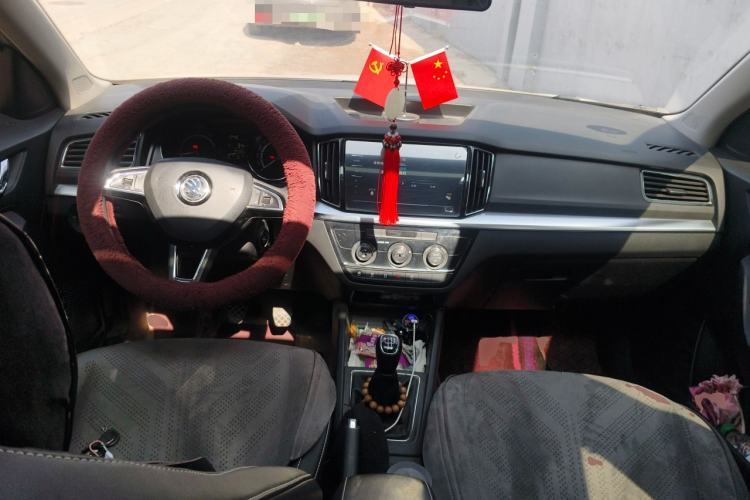 Used Skoda Kamiq 2020 1.5L Manual Comfort Edition Center Console