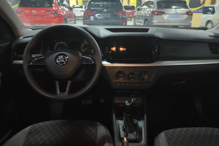 Used Skoda Kamiq 2020 1.5L Automatic Standard Edition Center Console