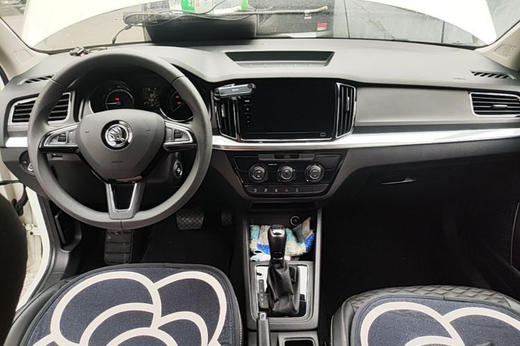 Used Skoda Kamiq 2020 1.5L Automatic Comfort Edition Center Console