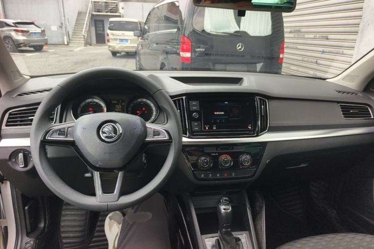 Used Skoda Kamiq 2020 1.5L Automatic Comfort Edition Center Console