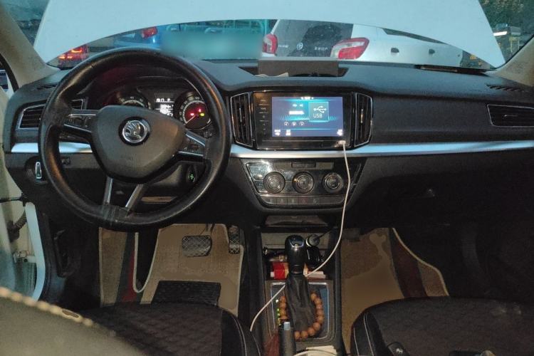 Used Skoda Kamiq 2020 1.5L Automatic Comfort Edition Center Console