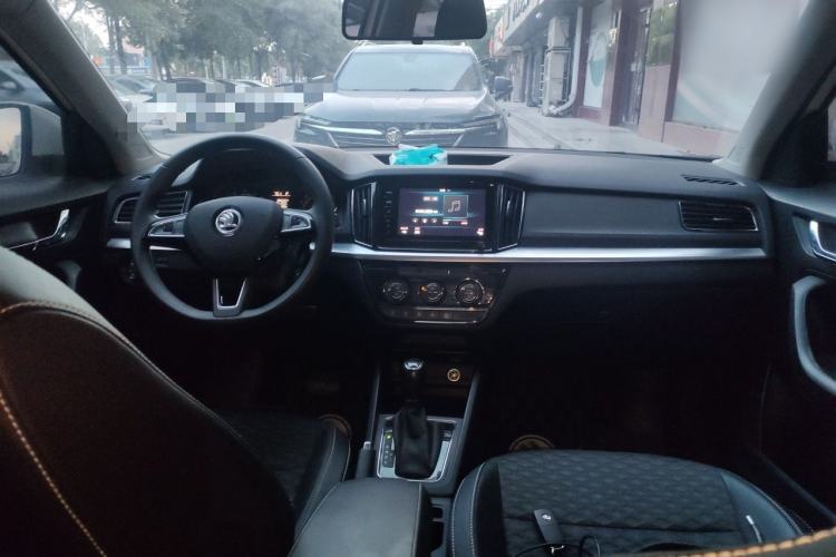 Used Skoda Kamiq 2020 1.5L Automatic Comfort Edition Center Console