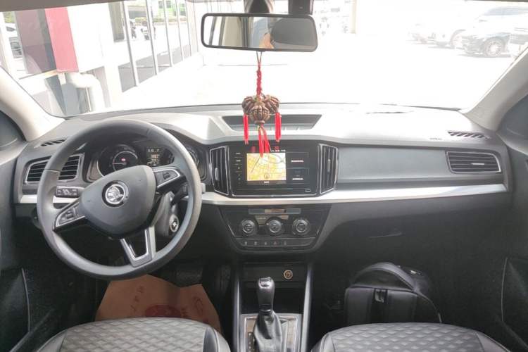 Used Skoda Kamiq 2020 1.5L Automatic Comfort Edition Center Console