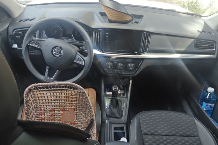 Used Skoda Kamiq 2020 1.5L Automatic Comfort Edition Center Console