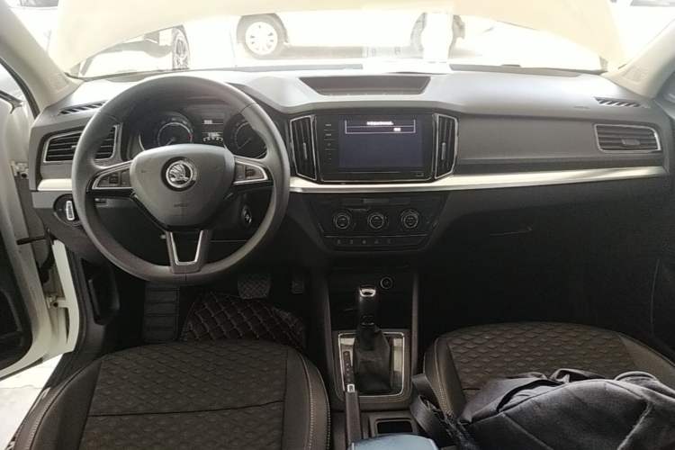 Used Skoda Kamiq 2020 1.5L Automatic Comfort Edition Center Console