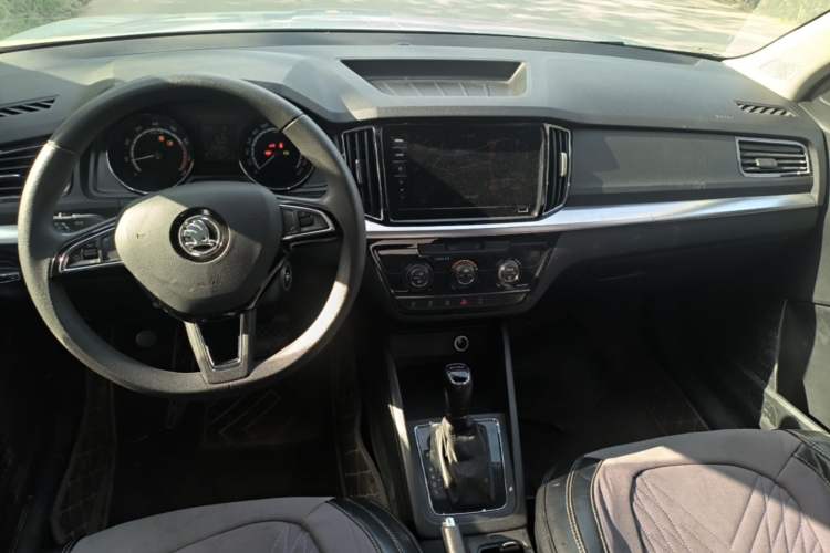 Used Skoda Kamiq 2020 1.5L Automatic Standard Edition Center Console