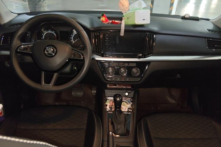 Used Skoda Kamiq 2020 1.5L Automatic Comfort Edition Center Console
