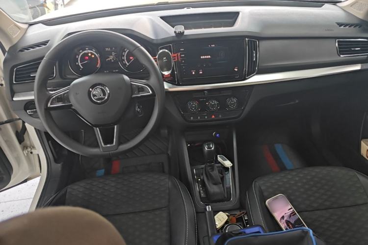 Used Skoda Kamiq 2020 1.5L Automatic Comfort Edition Center Console