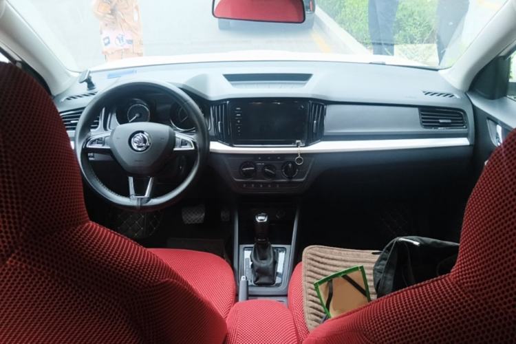 Used Skoda Kamiq 2020 1.5L Automatic Standard Edition Center Console