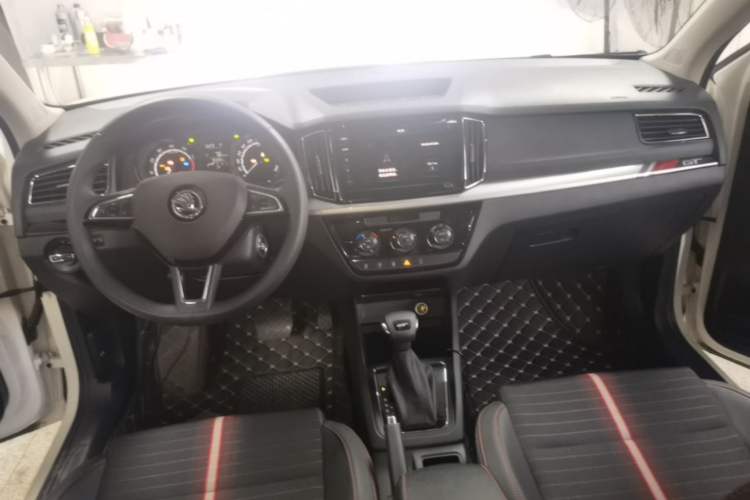 Used Skoda Kamiq 2020 Facelifted GT TSI 230 DSG Flagship Edition China VI Standard Center Console