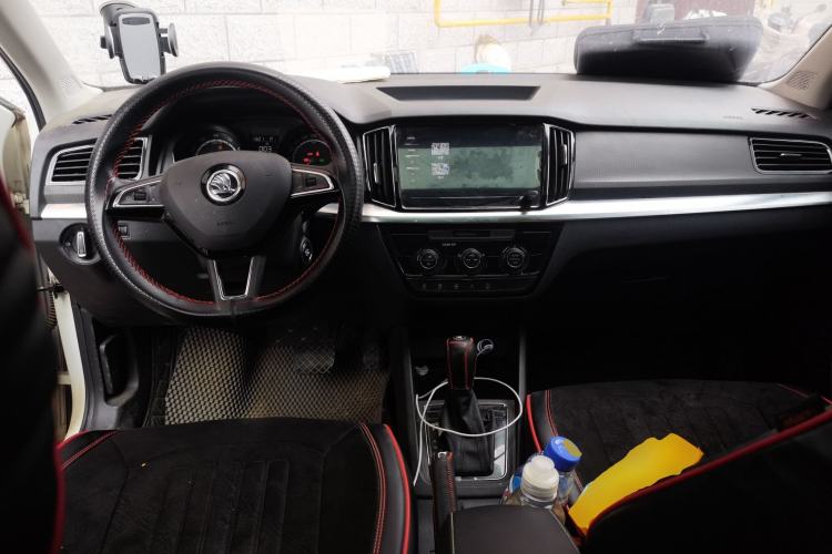 Used Skoda Kamiq 2020 1.5L Automatic Comfort Edition Center Console