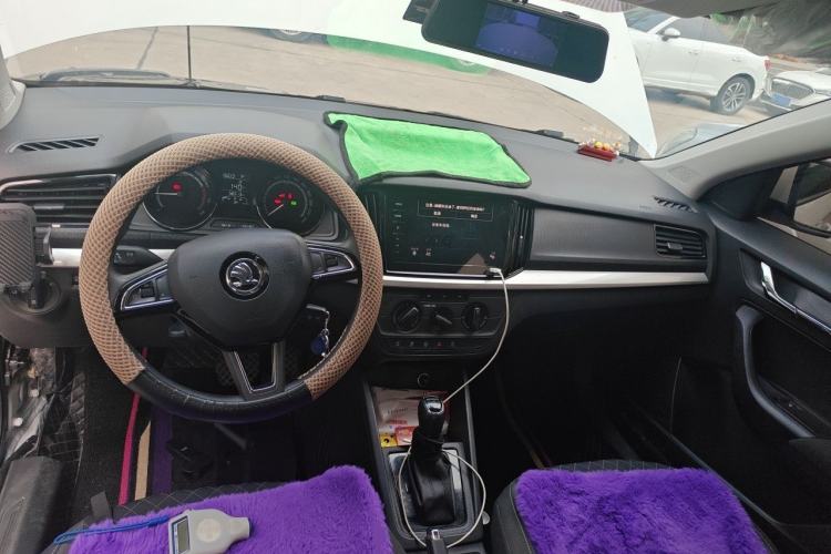 Used Skoda Kamiq 2020 1.5L Automatic Standard Edition Center Console