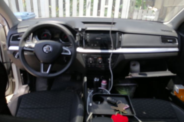 Used Skoda Kamiq 2020 1.5L Automatic Comfort Edition Center Console