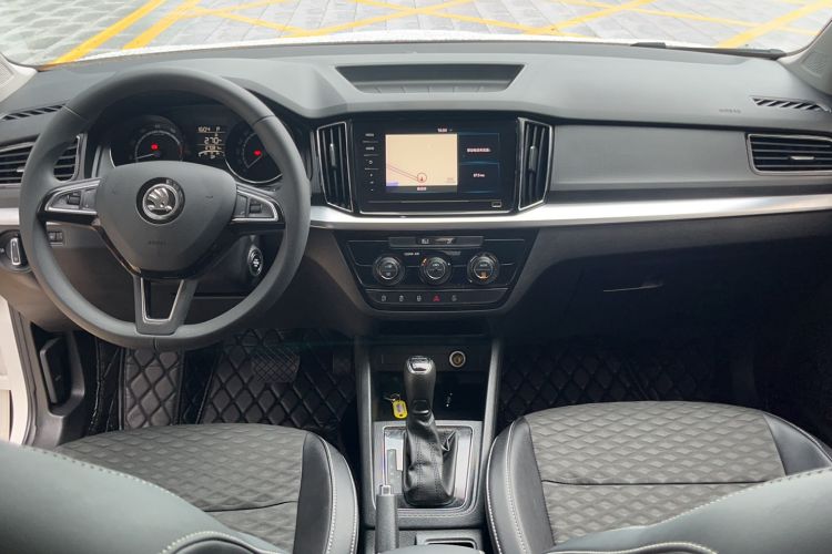 Used Skoda Kamiq 2020 1.5L Automatic Comfort Edition Center Console
