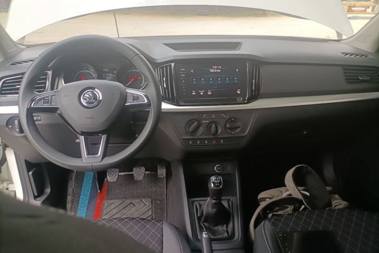 Used Skoda Kamiq 2020 1.5L Manual Standard Edition Center Console
