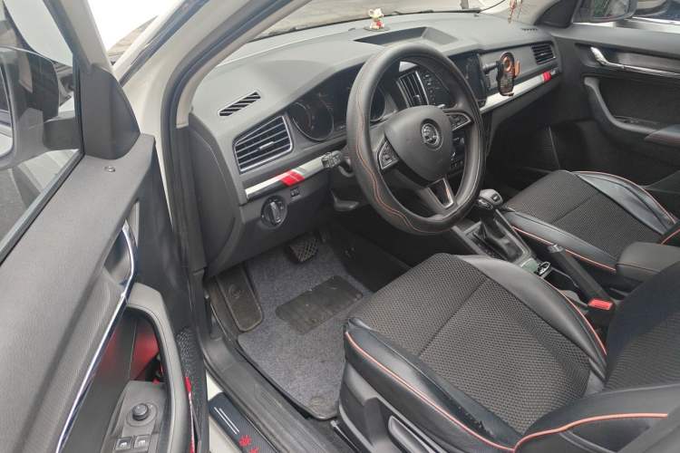 Used Skoda Kamiq 2020 Facelifted GT TSI 230 DSG Flagship Edition China VI Standard Driver Seat