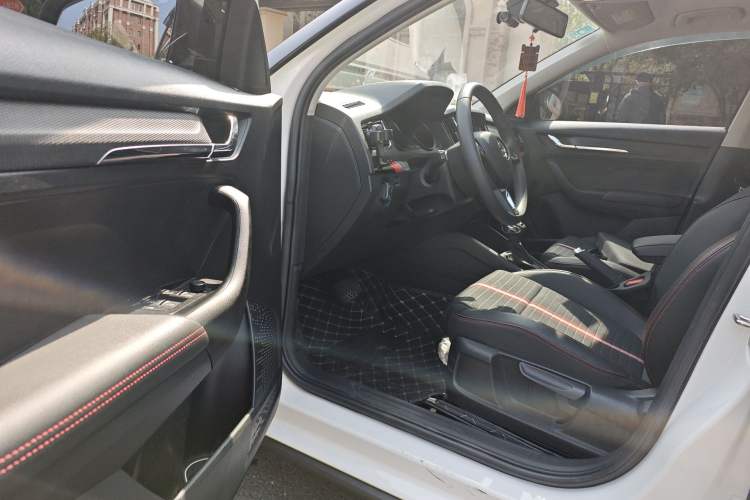 Used Skoda Kamiq 2020 Facelifted GT TSI 230 DSG Flagship Edition China VI Standard Driver Seat