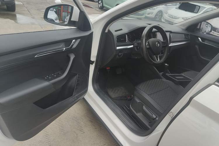 Used Skoda Kamiq 2020 1.5L Automatic Comfort Edition Driver Seat