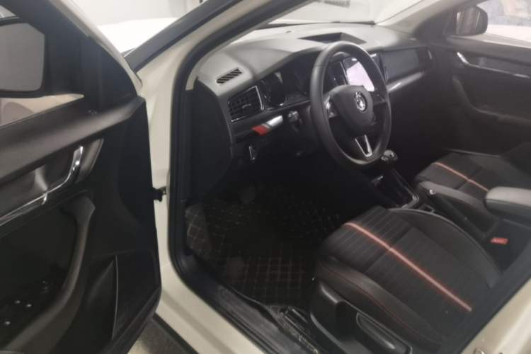 Used Skoda Kamiq 2020 Facelifted GT TSI 230 DSG Flagship Edition China VI Standard Driver Seat