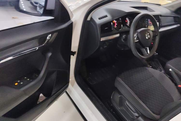 Used Skoda Kamiq 2020 1.5L Automatic Standard Edition Driver Seat