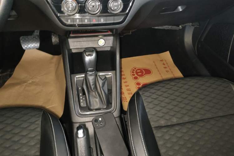 Used Skoda Kamiq 2020 1.5L Automatic Comfort Edition Gear Lever