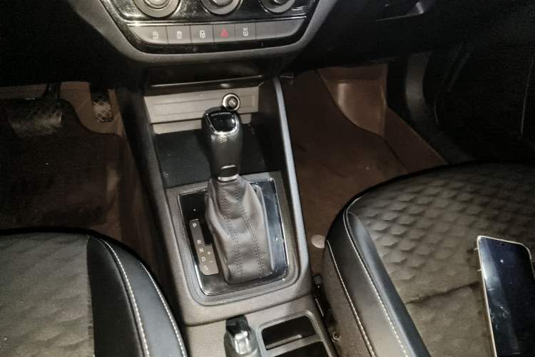 Used Skoda Kamiq 2020 1.5L Automatic Comfort Edition Gear Lever