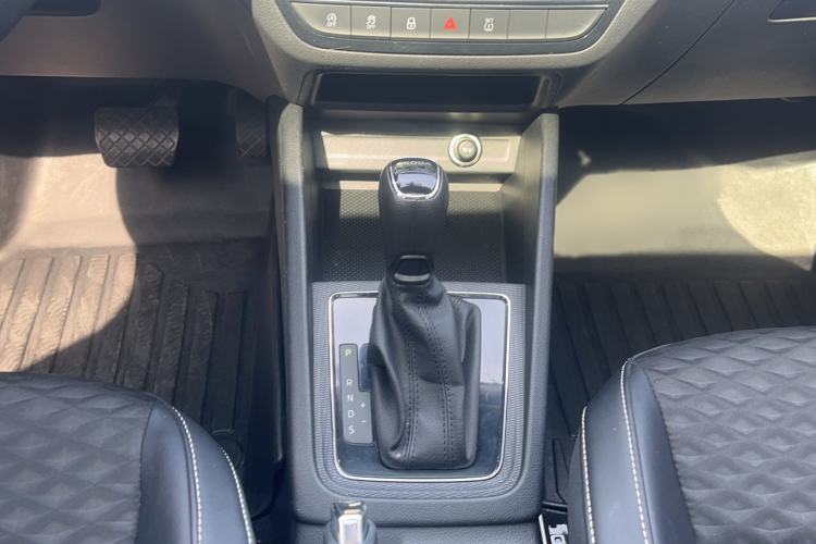 Used Skoda Kamiq 2020 1.5L Automatic Comfort Edition Gear Lever