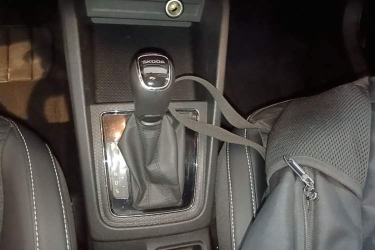 Used Skoda Kamiq 2020 1.5L Automatic Comfort Edition Gear Lever