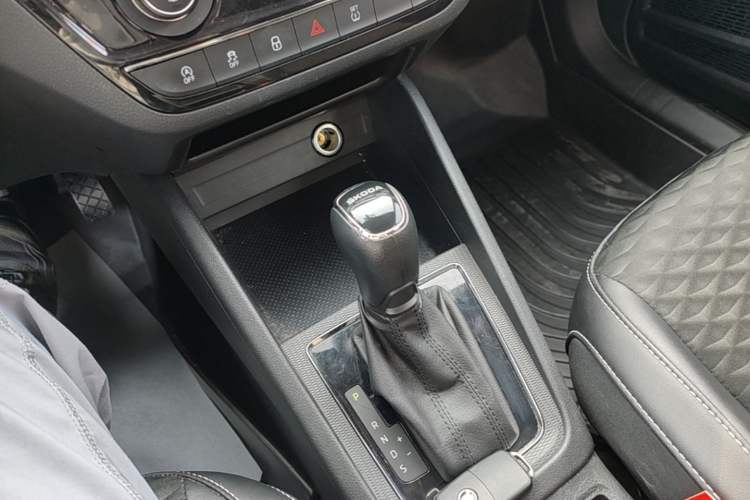 Used Skoda Kamiq 2020 1.5L Automatic Comfort Edition Gear Lever