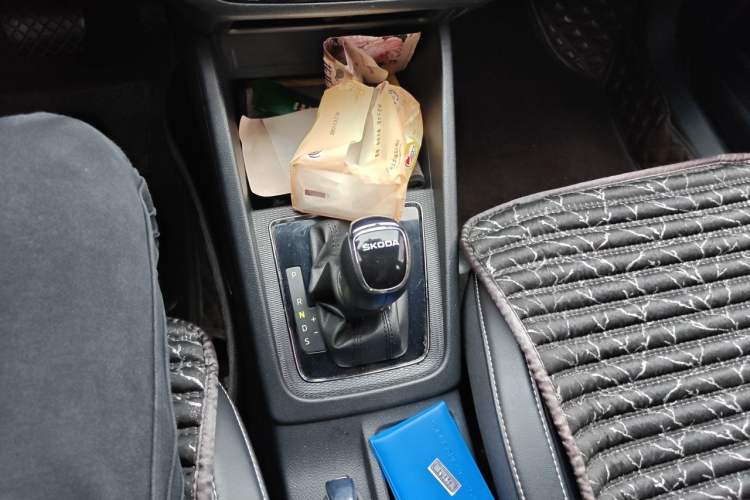 Used Skoda Kamiq 2020 1.5L Automatic Comfort Edition Gear Lever