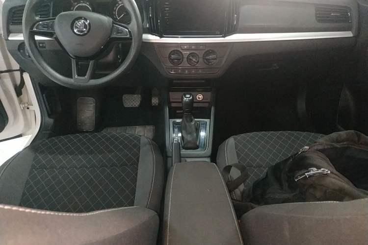 Used Skoda Kamiq 2020 1.5L Automatic Standard Edition Gear Lever