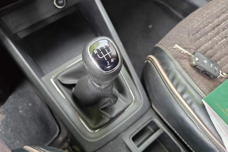 Used Skoda Kamiq 2020 1.5L Manual Comfort Edition Gear Lever