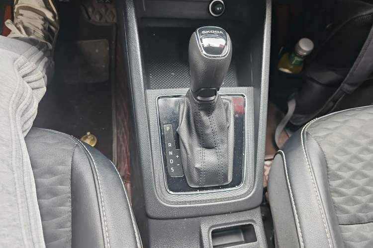 Used Skoda Kamiq 2020 1.5L Automatic Comfort Edition Gear Lever