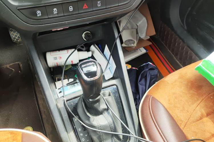 Used Skoda Kamiq 2020 1.5L Automatic Standard Edition Gear Lever