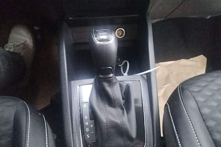 Used Skoda Kamiq 2020 1.5L Automatic Comfort Edition Gear Lever