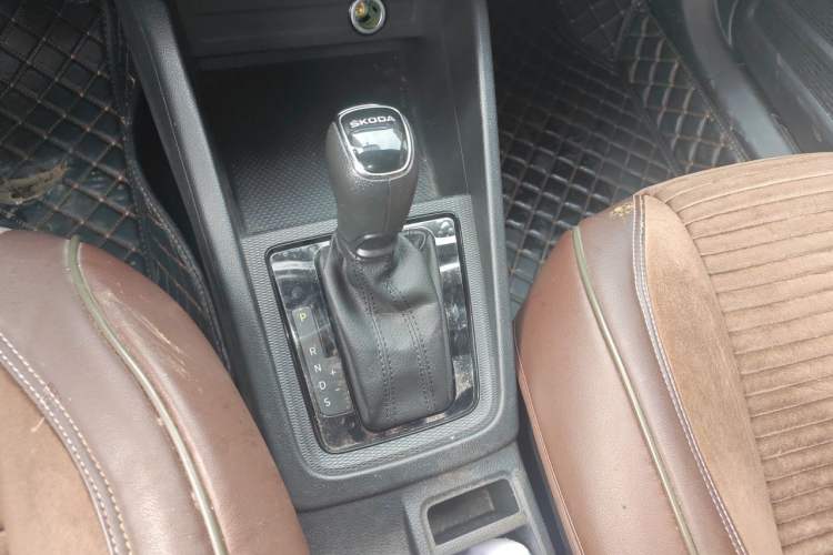Used Skoda Kamiq 2020 1.5L Automatic Standard Edition Gear Lever