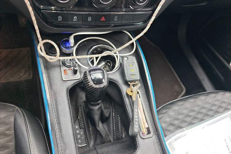Used Skoda Kamiq 2020 1.5L Automatic Comfort Edition Gear Lever