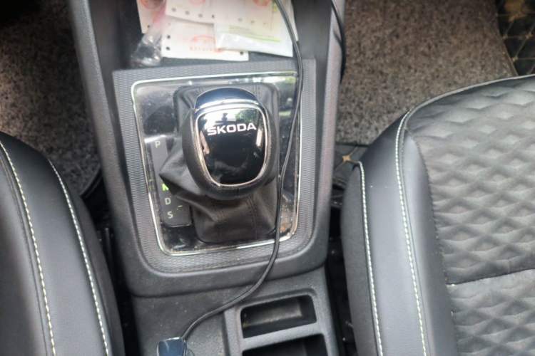 Used Skoda Kamiq 2020 1.5L Automatic Standard Edition Gear Lever