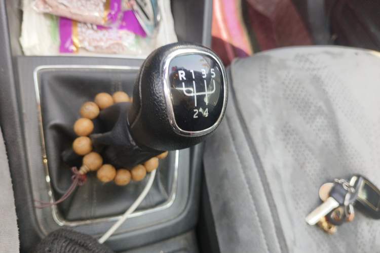 Used Skoda Kamiq 2020 1.5L Manual Comfort Edition Gear Lever