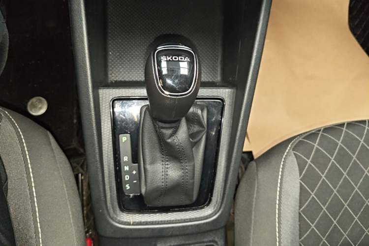 Used Skoda Kamiq 2020 1.5L Automatic Standard Edition Gear Lever
