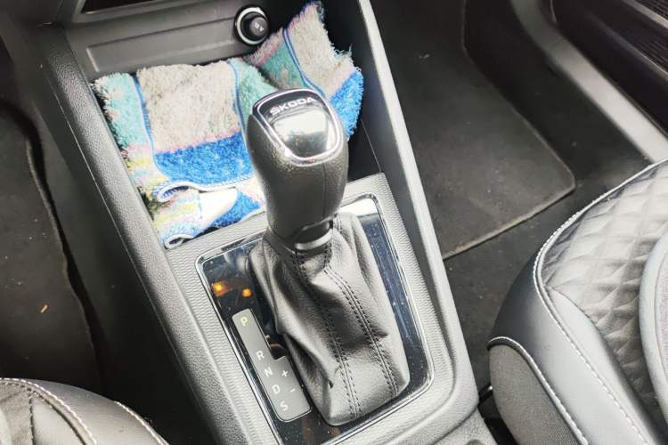 Used Skoda Kamiq 2020 1.5L Automatic Comfort Edition Gear Lever