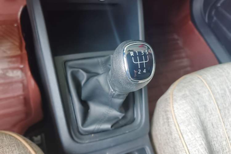 Used Skoda Kamiq 2020 1.5L Manual Standard Edition Gear Lever